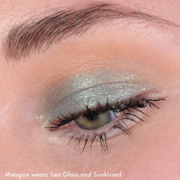 Wanderess Escape Eyeshadow palette 🎨 NWT🎨 - Picture 4 of 12